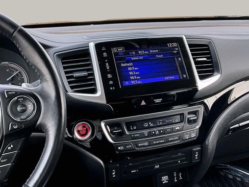 Used 2017 Honda Pilot Touring image 6