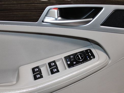 Used 2015 Hyundai Genesis 3.8 RWD image 9