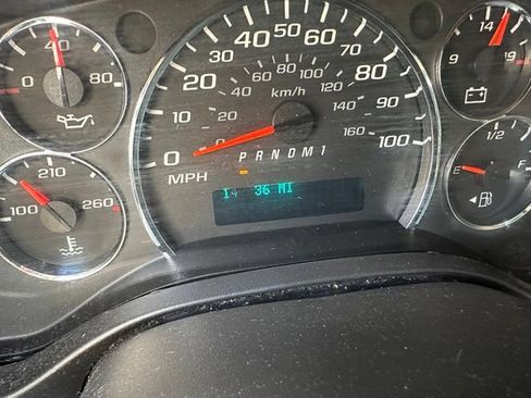 Used 2017 Chevrolet Express 2500 RWD image 14
