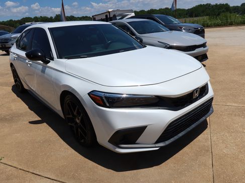 Used 2023 Honda Civic Sport image 3