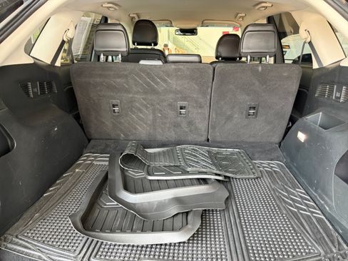Used 2019 Ford Edge SEL w/ Equipment Group 201A FWD image 16