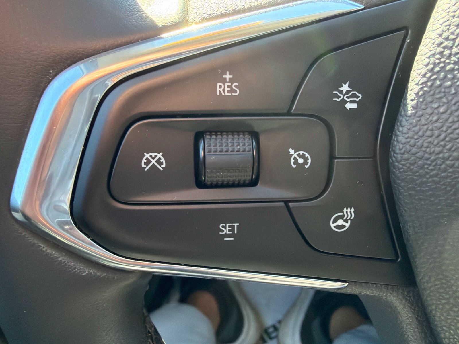 Used 2025 Chevrolet Trax LT w/ Driver Confidence Package FWD image 16