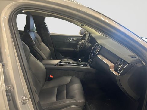 Used 2025 Volvo V60 B5 Cross Country Plus AWD/4WD image 21