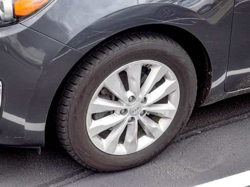 Used 2017 Kia Sedona EX FWD image 12