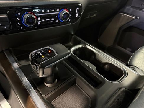 Used 2024 Chevrolet Silverado 1500 High Country image 33