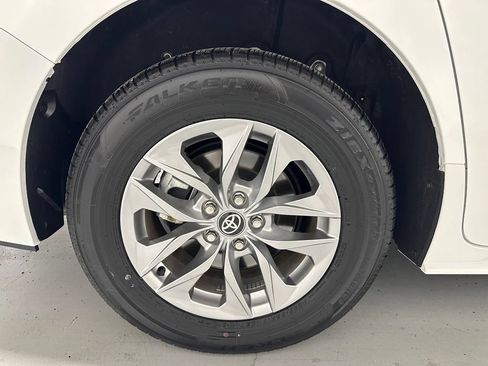 Used 2025 Toyota Sienna LE FWD image 65