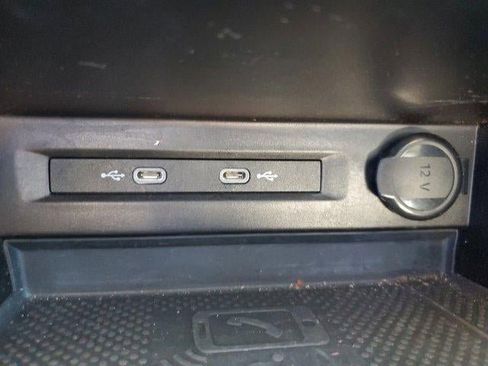 Used 2021 Volkswagen Tiguan SE image 25