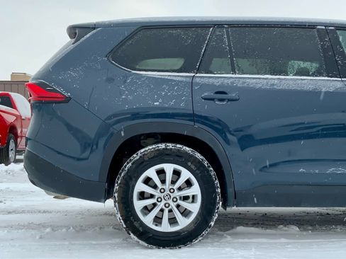 Used 2024 Toyota Grand Highlander XLE image 11