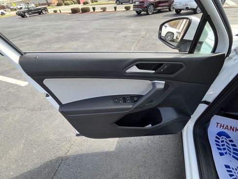 Used 2019 Volkswagen Tiguan SE w/ Panoramic Sunroof Package image 7