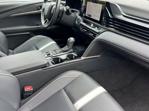 Used 2025 Toyota Camry SE FWD image 23