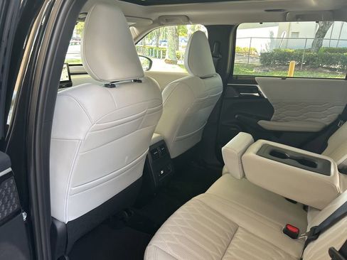 New 2025 Mitsubishi Outlander AWD image 38