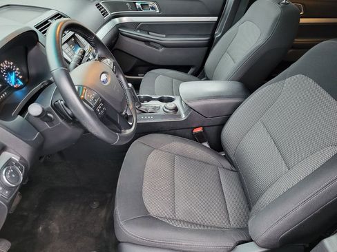 Used 2016 Ford Explorer XLT image 17