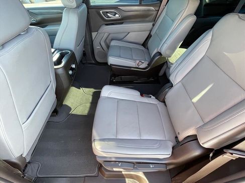 Used 2023 GMC Yukon SLT w/ SLT Luxury Package RWD image 22