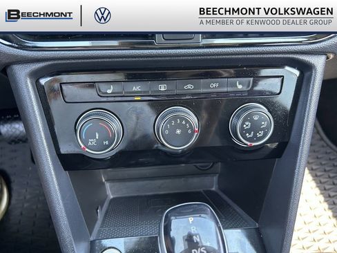Used 2023 Volkswagen Taos SE w/ Panoramic Sunroof Package AWD/4WD image 15