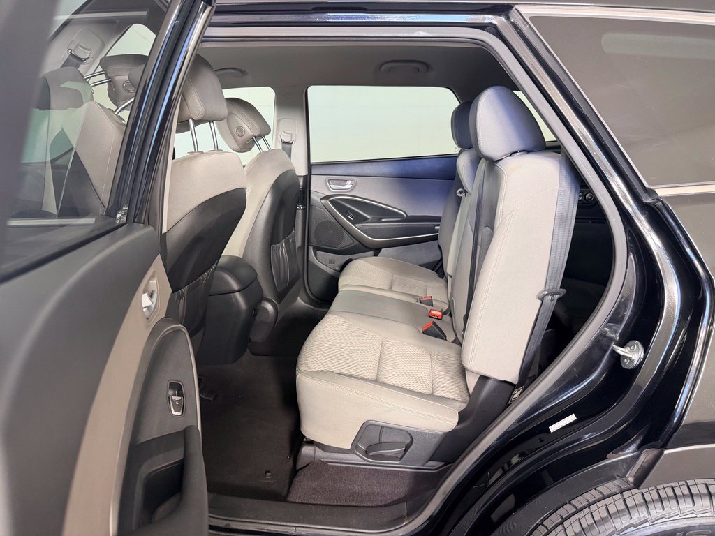 Used 2017 Hyundai Santa Fe SE AWD/4WD image 28