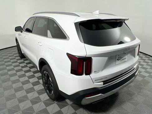 Certified 2024 Kia Sorento S FWD image 5