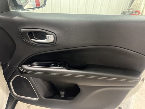 Used 2021 Jeep Compass Latitude image 11