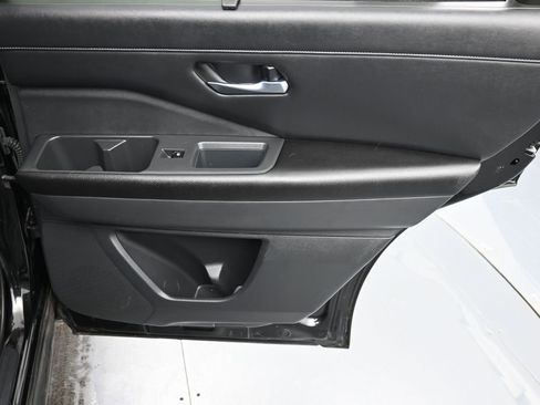 Used 2022 Nissan Pathfinder SL image 16