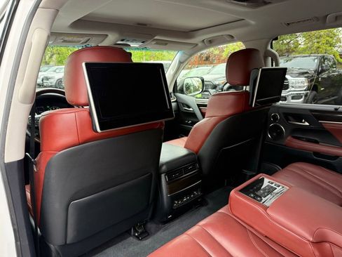 Used 2016 Lexus LX 570 4WD w/ Luxury Package image 17