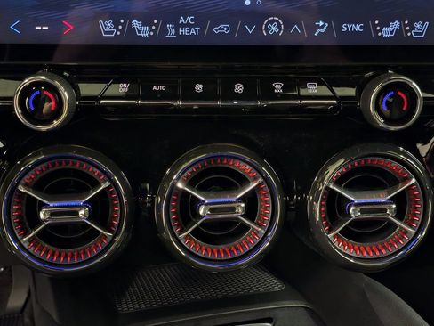 Used 2025 Chevrolet Blazer EV RS AWD/4WD image 19
