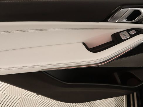 Used 2025 BMW X7 xDrive40i image 18