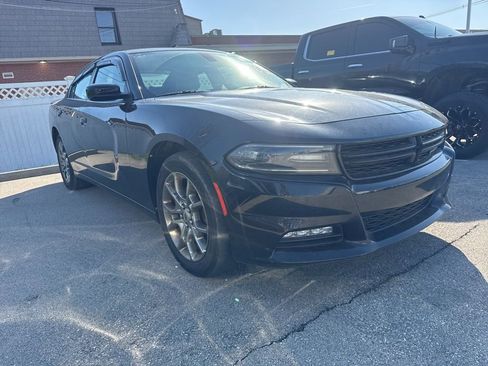 Used 2017 Dodge Charger SXT w/ AWD Plus Group image 3