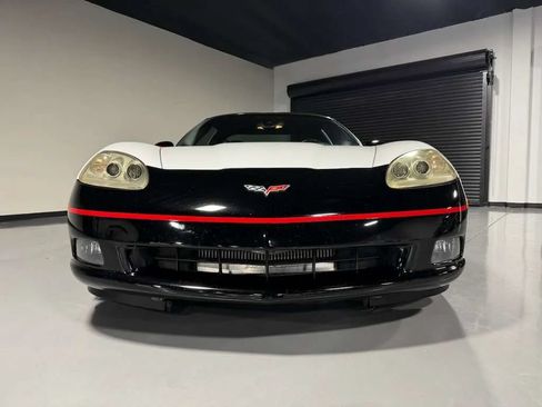 Used 2007 Chevrolet Corvette Coupe w/ Preferred Equipment Group RWD image 2