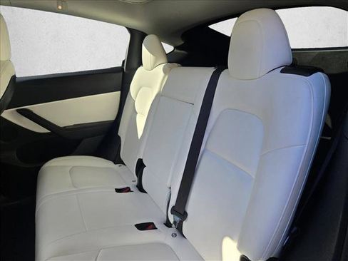 Used 2021 Tesla Model Y Long Range image 19
