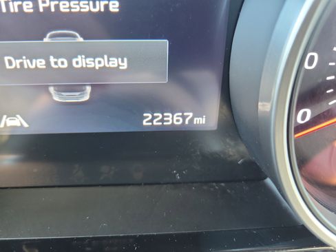 Certified 2024 Kia Carnival EX image 27