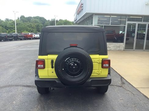 Certified 2022 Jeep Wrangler Sport AWD/4WD image 5