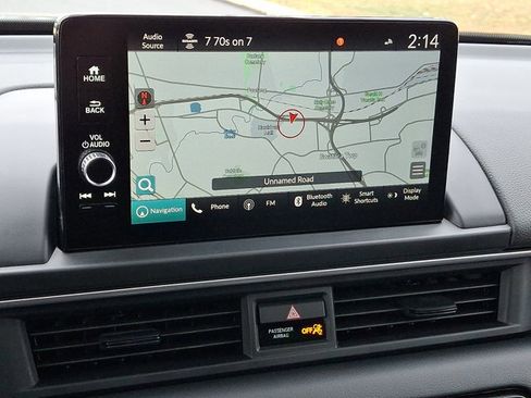 Certified 2025 Honda Pilot Touring image 18