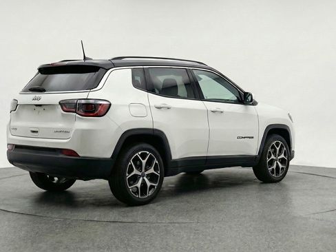 Used 2025 Jeep Compass Limited AWD/4WD image 9