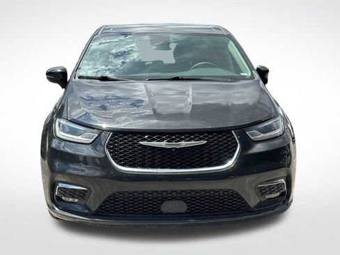 Used 2024 Chrysler Pacifica Touring-L FWD image 10