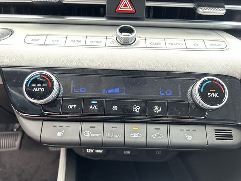 New 2025 Hyundai Elantra Limited image 25