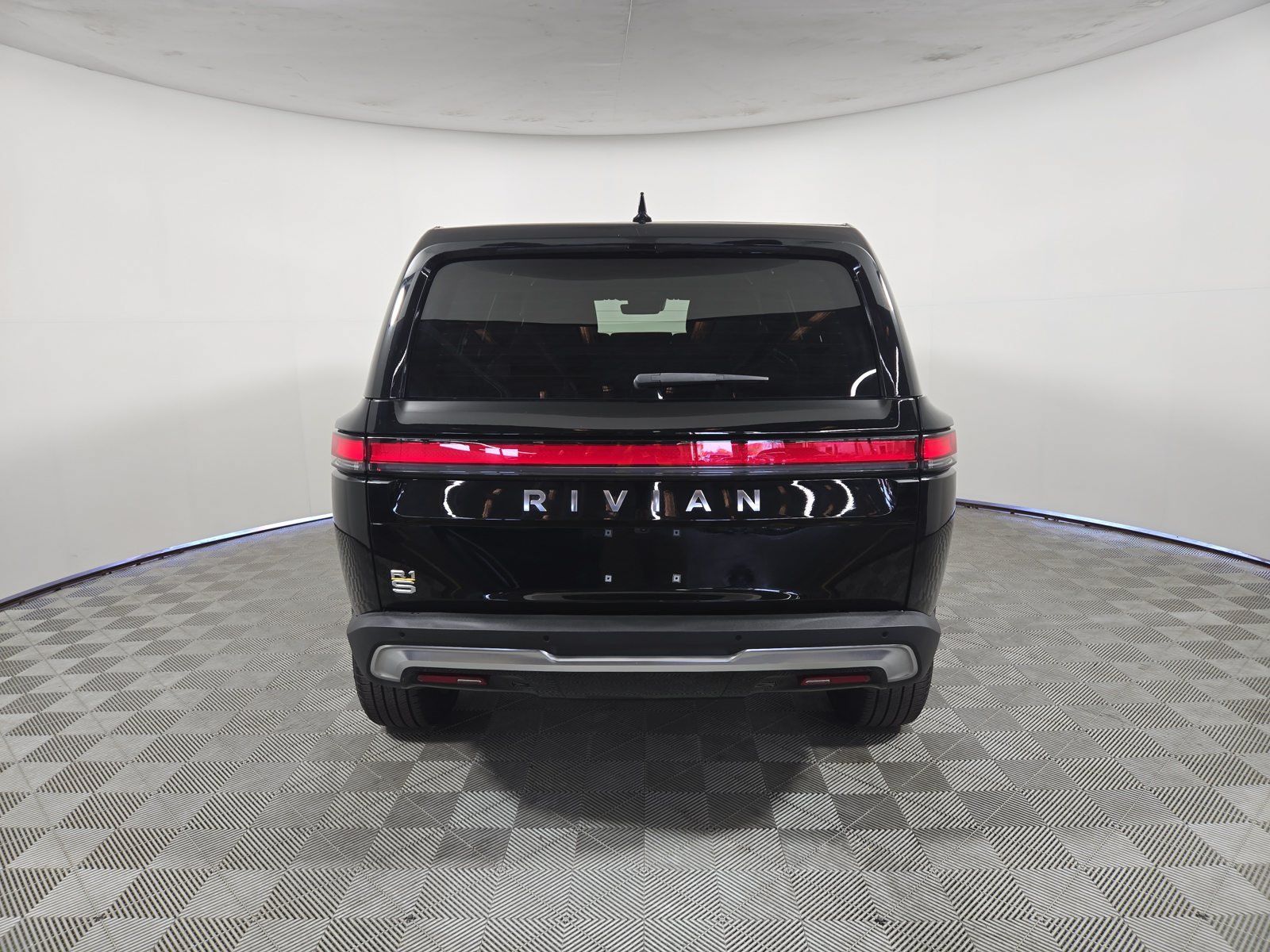 Used 2023 Rivian R1S Adventure Quad AWD/4WD image 4