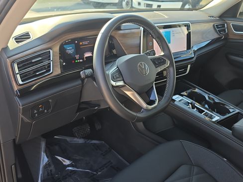 Used 2026 Volkswagen Atlas SE FWD image 22