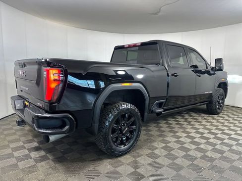 Used 2024 GMC Sierra 2500 AT4 w/ AT4 Premium Plus Package AWD/4WD image 3