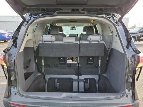 Used 2024 Toyota Sienna XLE image 8