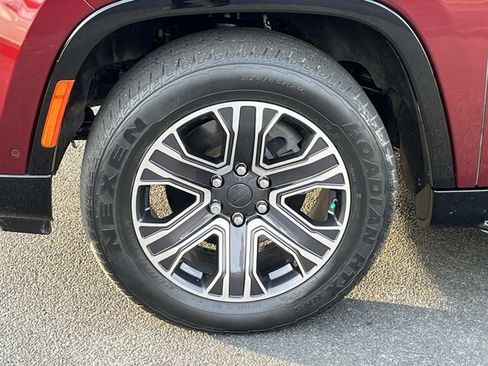 Used 2023 Jeep Wagoneer Series II w/ Flexible Seating Group image 11