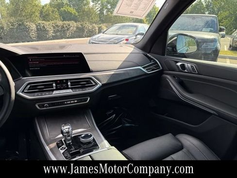Used 2022 BMW X5 xDrive40i w/ Executive Package AWD/4WD image 16