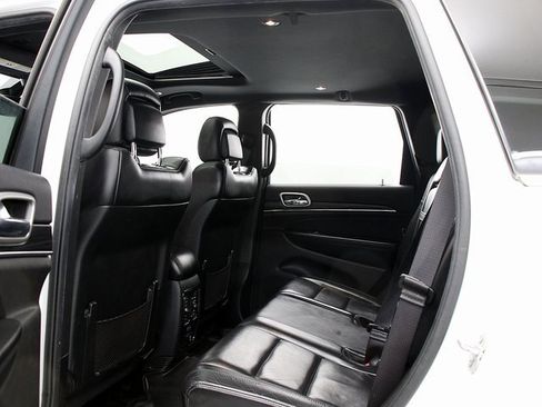 Used 2019 Jeep Grand Cherokee Limited image 12