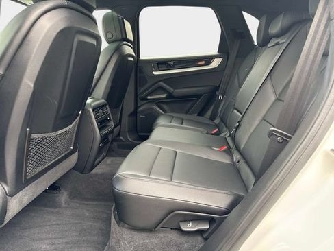 Used 2024 Porsche Cayenne w/ Premium Package AWD/4WD image 11