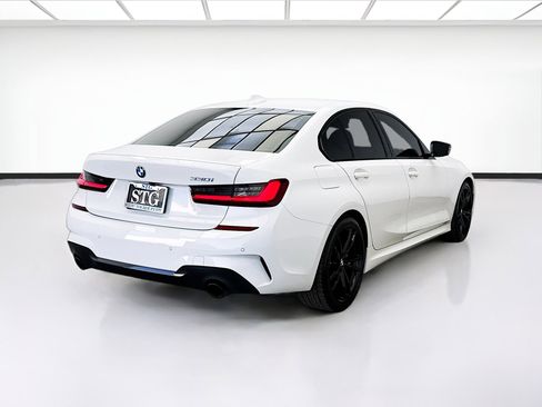 Used 2022 BMW 330i Sedan w/ M Sport Package RWD image 4