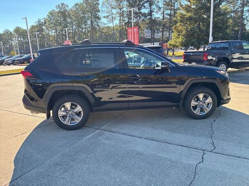 New 2025 Toyota RAV4 XLE image 8