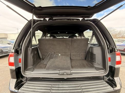 Used 2017 Lincoln Navigator Select image 28