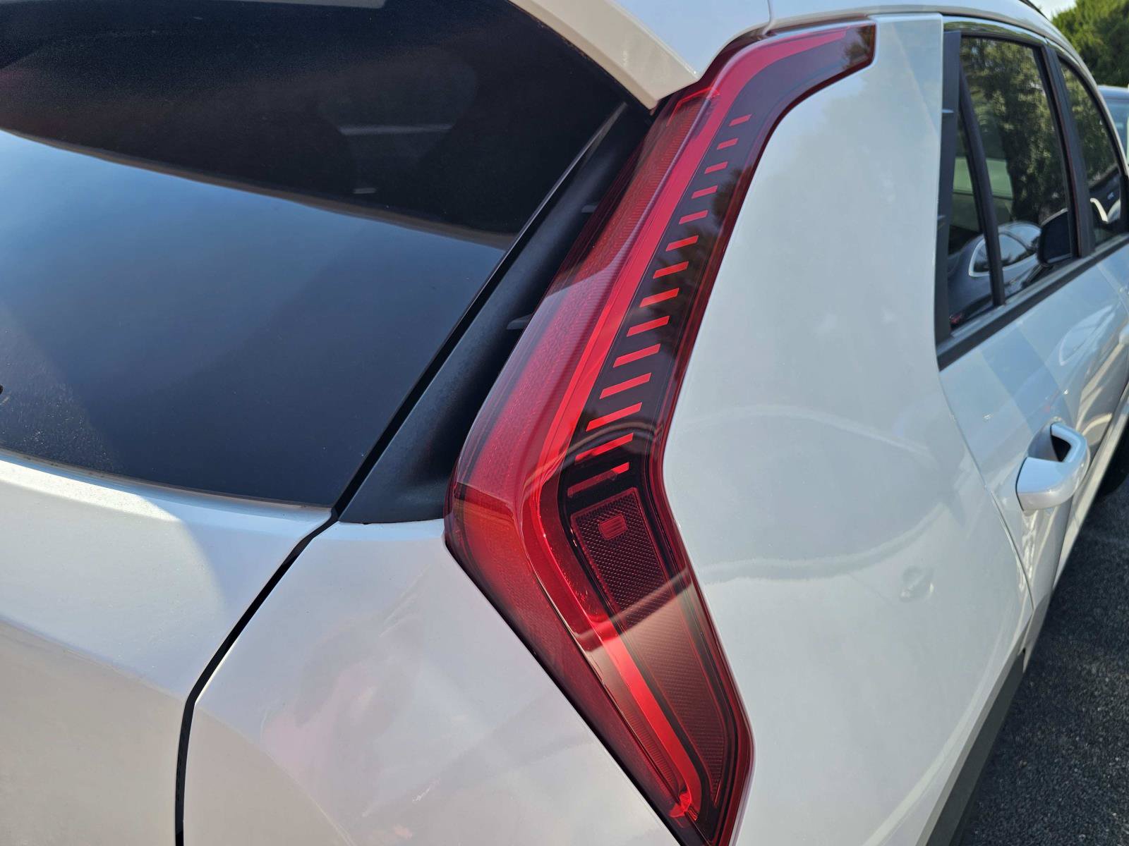 Used 2023 Kia Niro EX FWD image 10