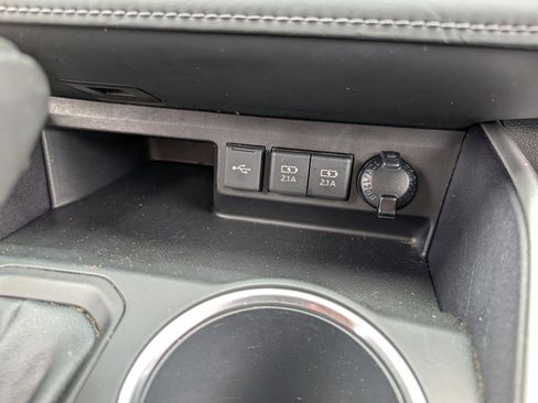 Used 2021 Toyota Highlander XLE image 31