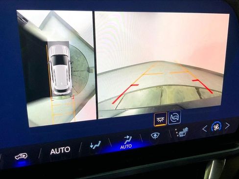 Used 2024 Chevrolet Equinox EV LT FWD image 21