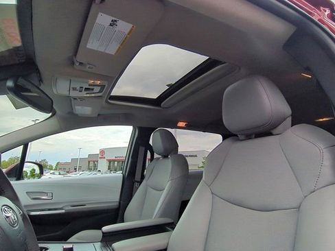 Certified 2025 Toyota Sienna XLE AWD/4WD image 10
