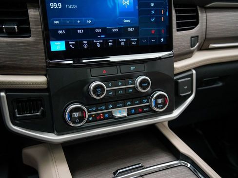 Used 2022 Ford Expedition Max Limited image 31